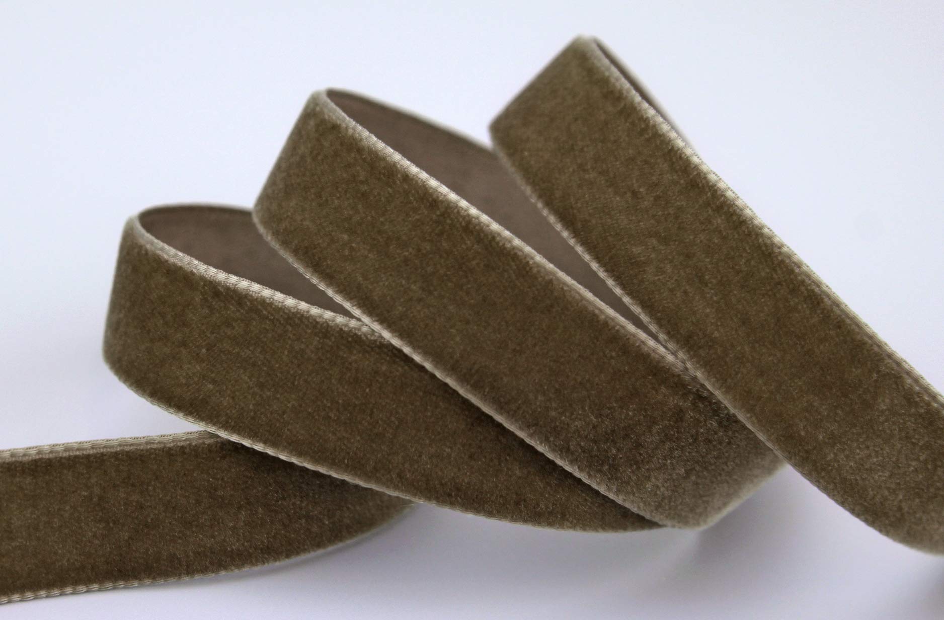 finemark 3 m x 16 mm Velvet Ribbon Brown (525 Brown) Decorative Ribbon Velour One Sided Velvet Fixed Edge Velvet Ribbon for Sewing Decoration