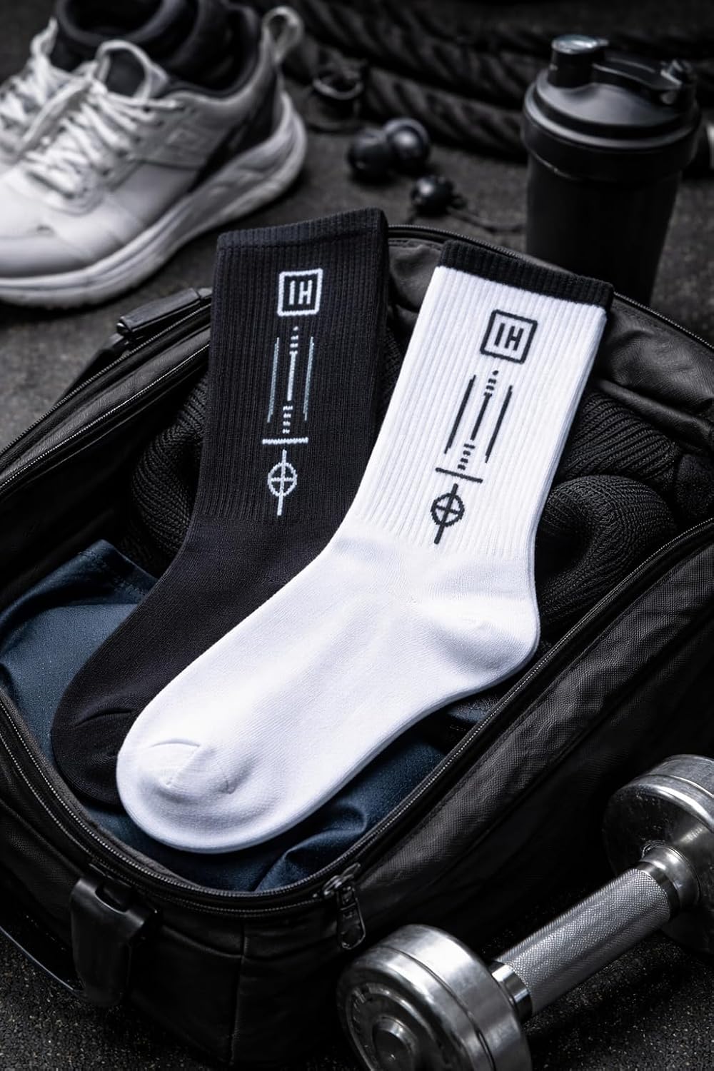Kijbou Crew for Men - 4 Pack Cotton Athletic Socks, Breathble Mid-Calf Streetwear Socks, Cushioned Casual Crew Socks for Daily Wear, Black & White, Size L