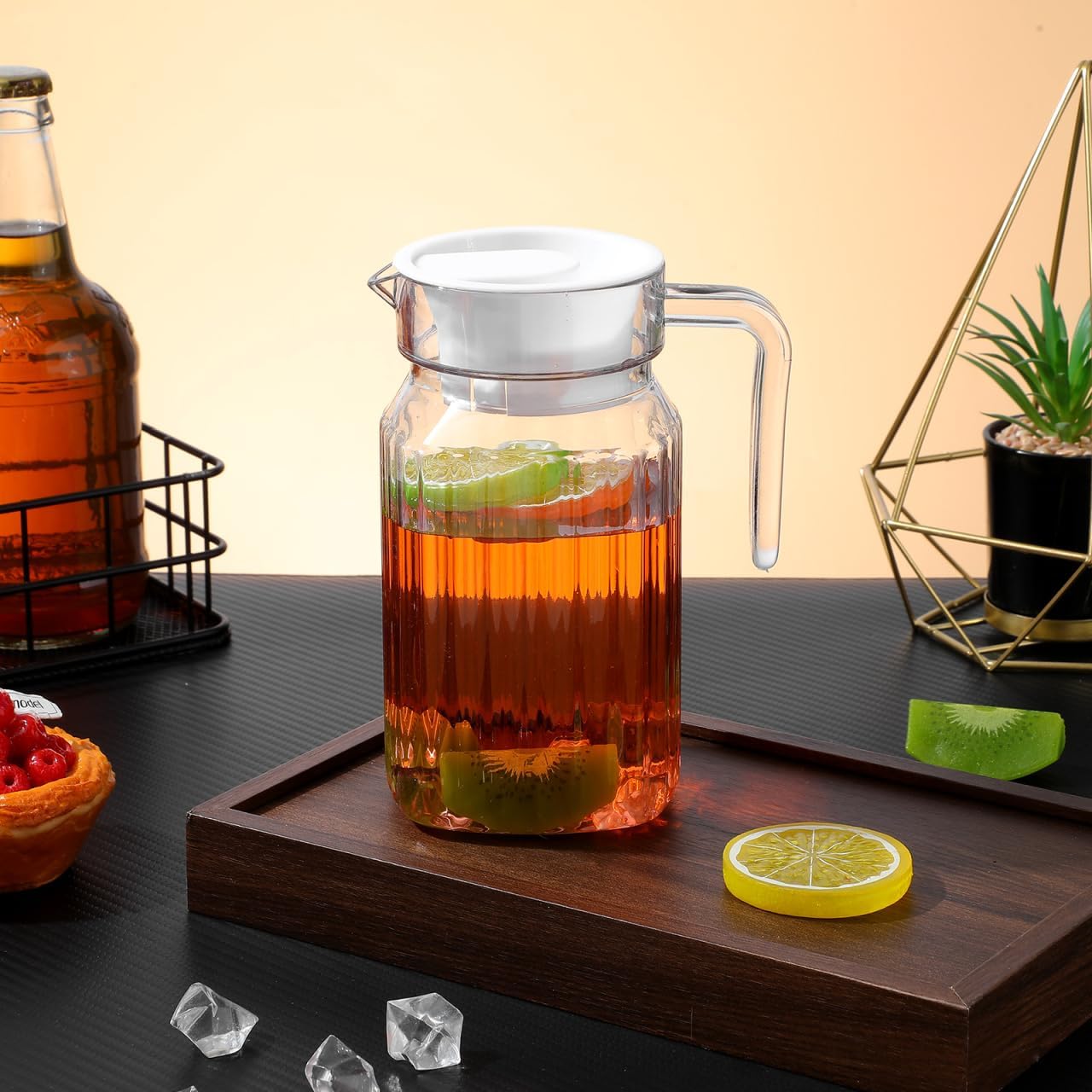 DOITOOL 17 oz Small Pitcher with Lid, Clear Plastic Water Juice Carafe