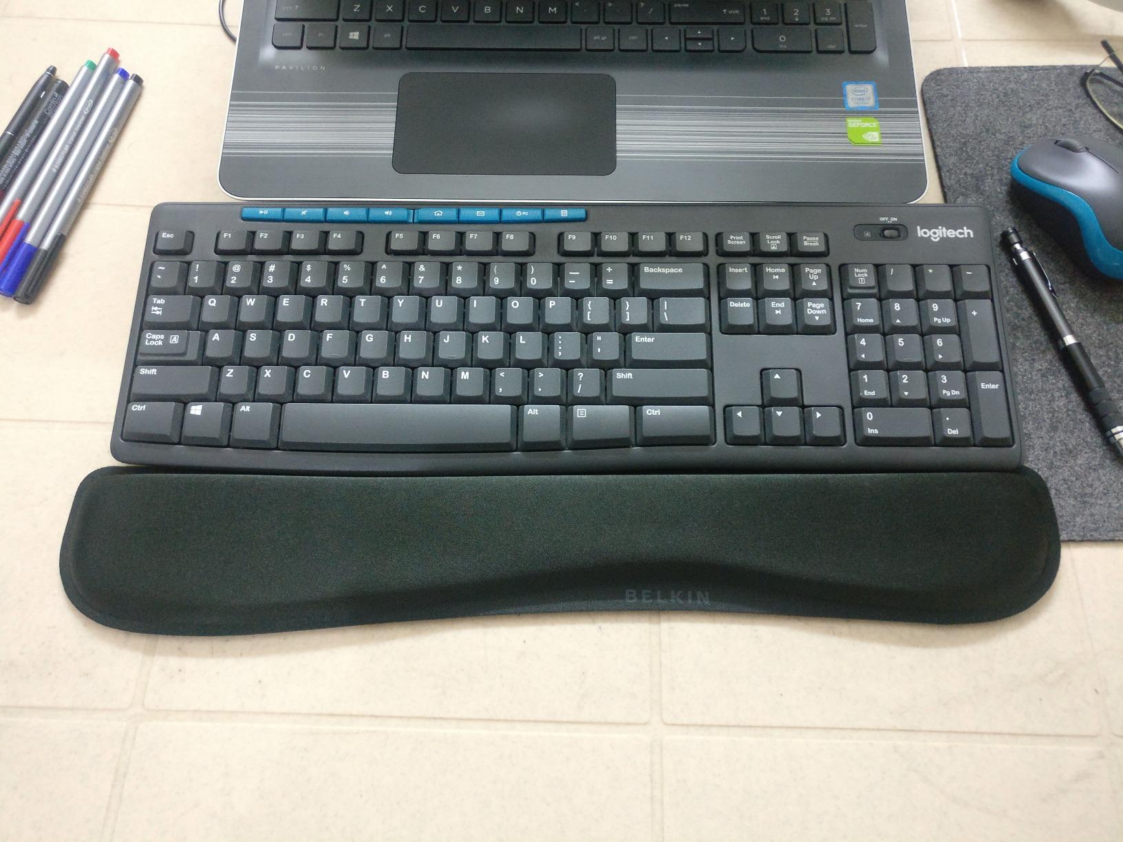 Belkin WaveRest Gel Wrist Pad for Keyboards, Black (F8E263BLK) Buy