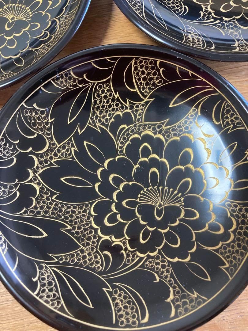 輪島塗　菓子皿(銘々皿) 3枚　沈金　牡丹唐草 輪島塗 菓子皿(銘々皿) 3枚 沈金 牡丹唐草 輪島塗 菓子皿(銘々皿) 3
