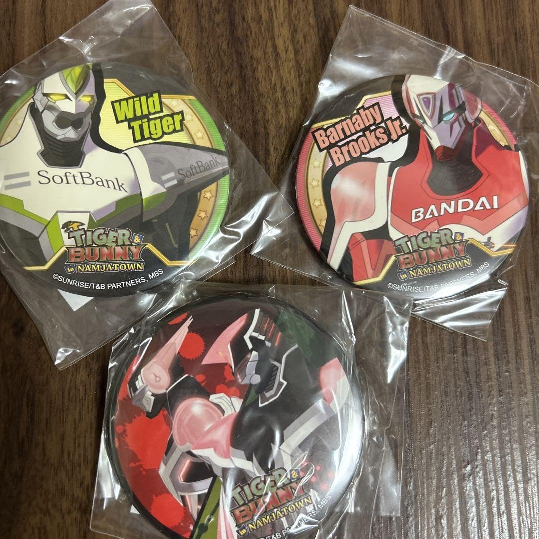 Amazon.co.jp: TIGER&BUNNY 限定 グッズセット 缶バッジ スケジュール 