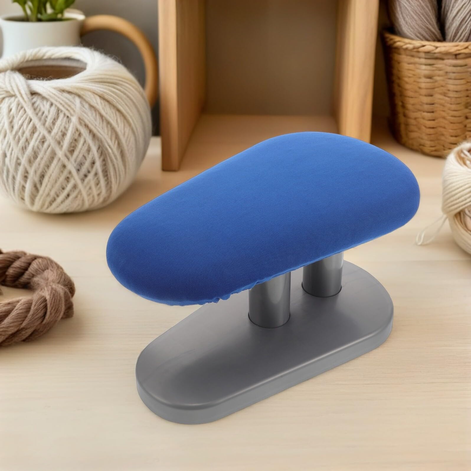 Asse da Stiro da Tavolo Compatto Blu con Superficie Imbottita | Plastica, Panno e Spugna, per Cinture e Spalle, Soluzione Salvaspazio per Casa e Ambienti Ridotti