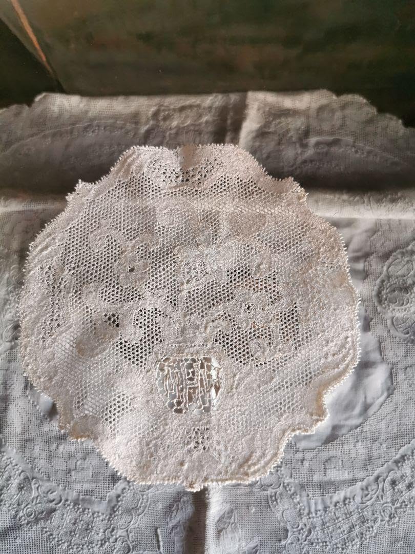 アンティークフランス ポワンドパリ 草花紋イニシャル刺繍メッシュレースドイリー アンティークフランス ポワンドパリ 草花紋イニシャル刺繍メッシュ