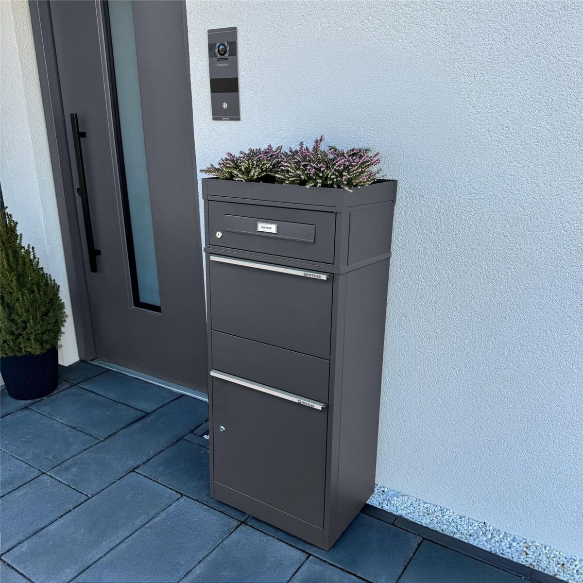 Metzler cassetta postale e box pacchi XXL da esterno acciaio zincato verniciato a polvere grigio micaceo DB 703 con targhetta nome intercambiabile sicura resistente intemperie design moderno