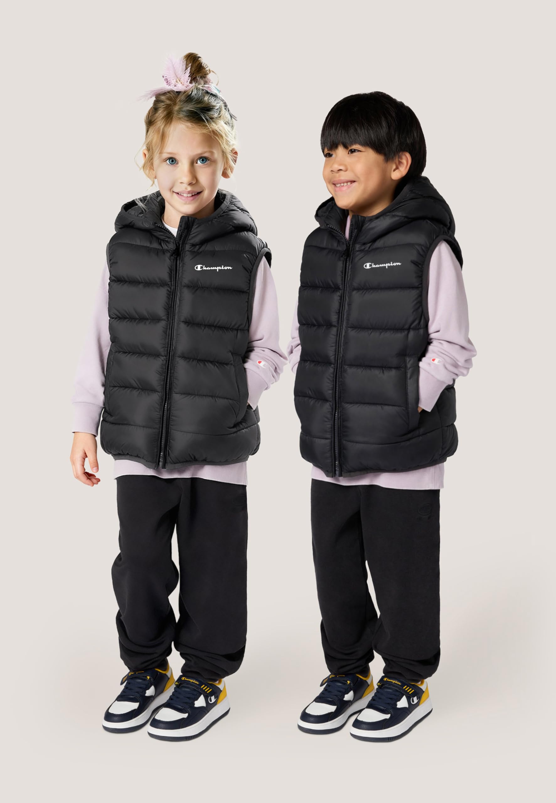 CHAMPION Kinder wattierte Kapuzenweste mit durchgehendem Reißverschluss, wasserabweisend, leichte Polsterung, Windschutz, Ciré Shiny Finish, Outdoor und Freizeit, Schwarz, M