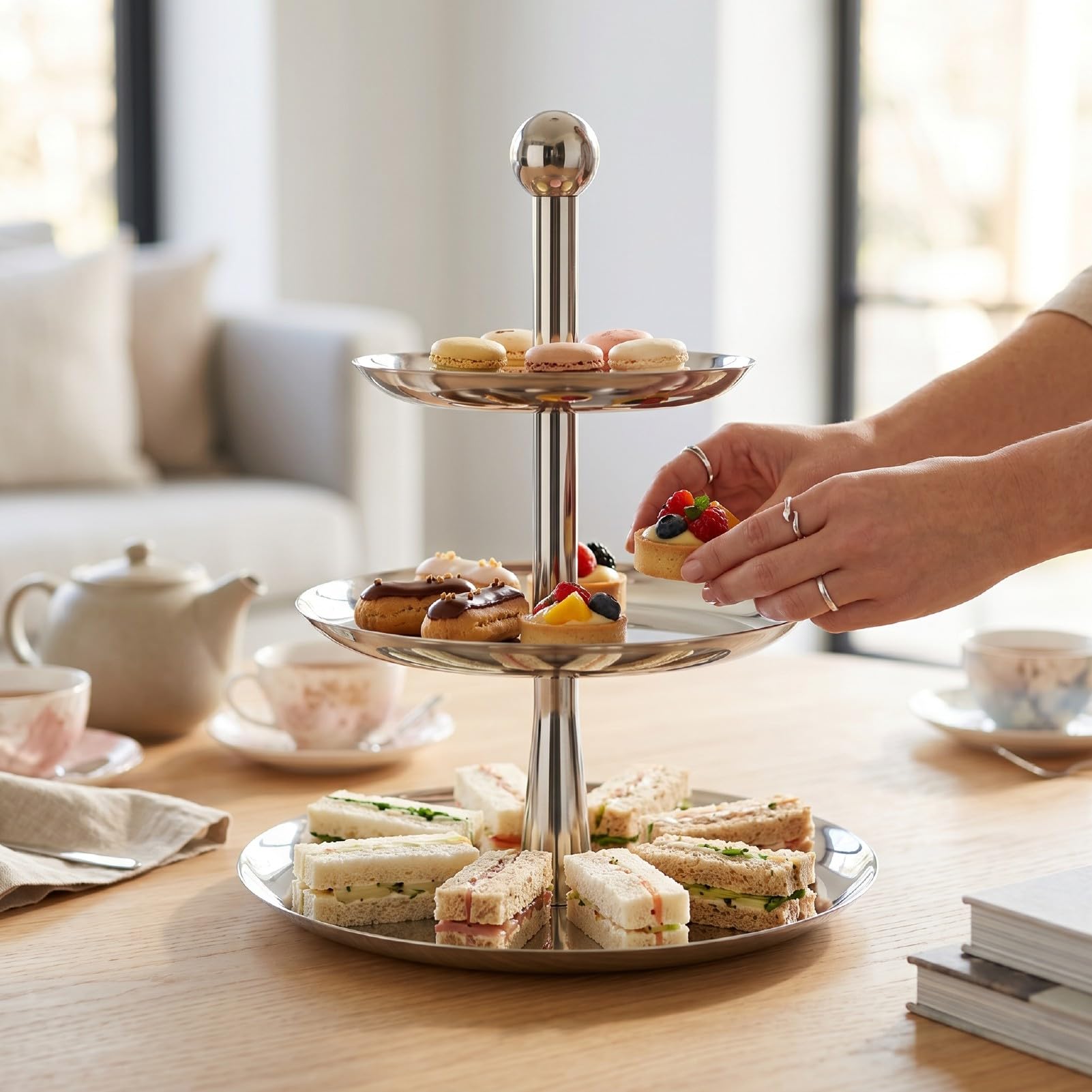 Plato Expositor de Postres de Tres Niveles | Bandeja para Servir de Acero Inoxidable con Soporte para Pasteles, Torre para Magdalenas para Fiestas, Bodas, Buffets, Aperitivos y Pasteles de