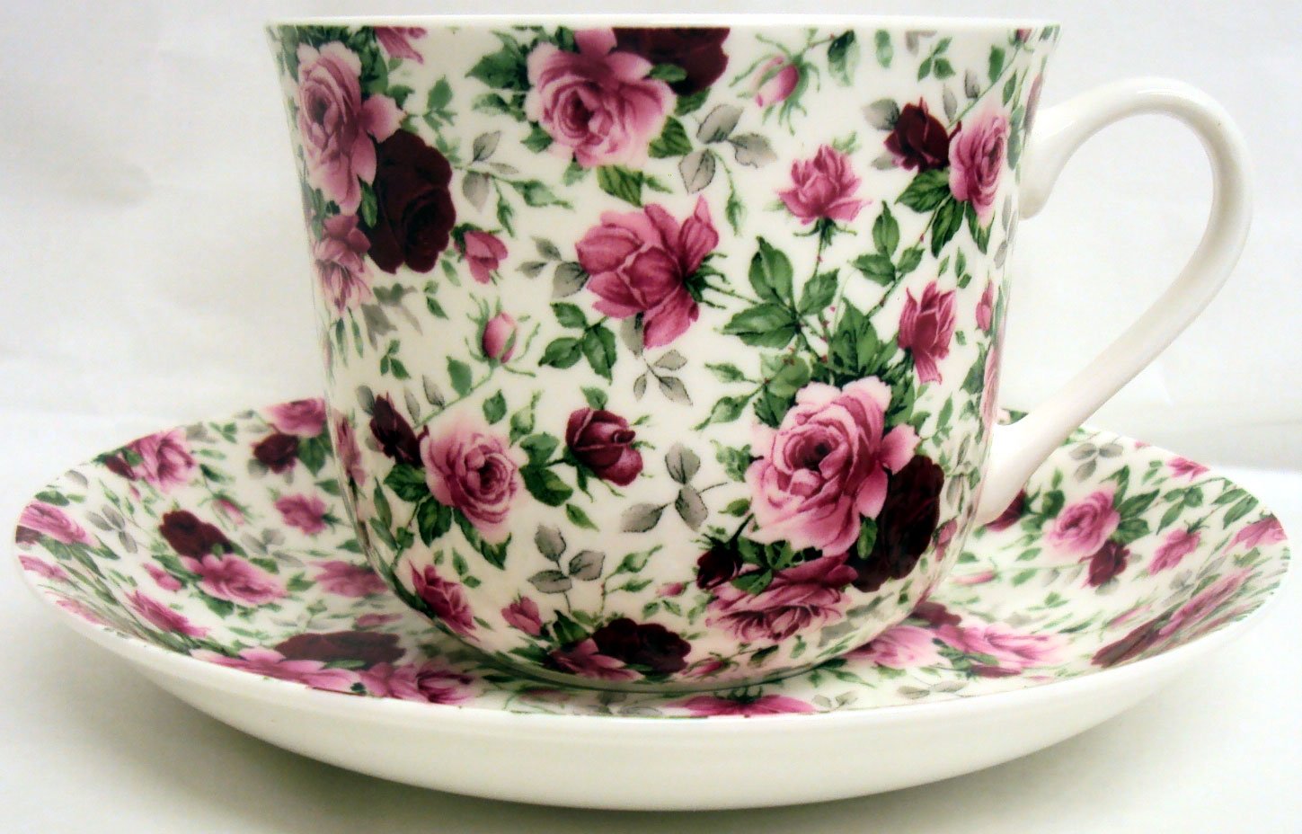 Tasse et soucoupe en porcelaine decorée main au Royaume-Uni avec roses