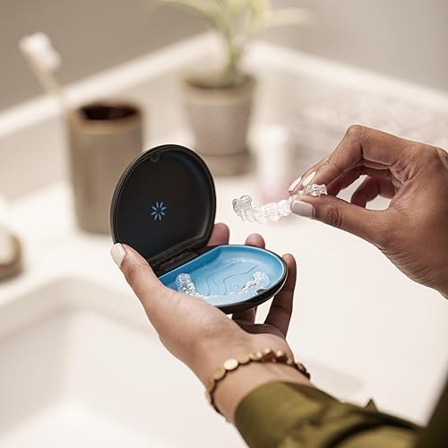 Miniatura 14 de INVISALIGN Estuche para alineador y retenedor, color rosa