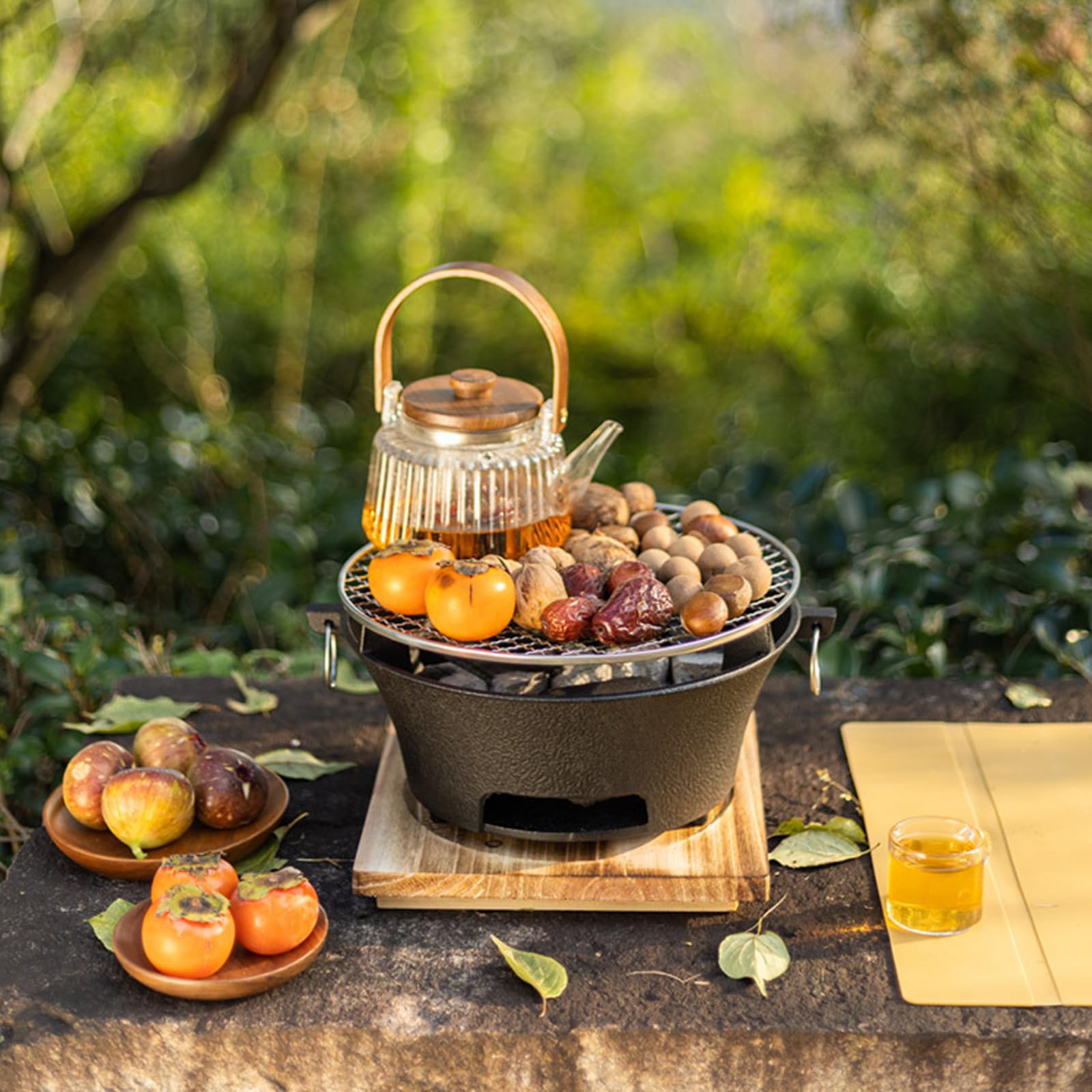 Wysokiej jakości japoński żeliwny grill z drewnianą podstawą, przenośna konstrukcja do wydajnego gotowania na blacie roboczym, idealny do grillowania na świeżym powietrzu i na kempingu