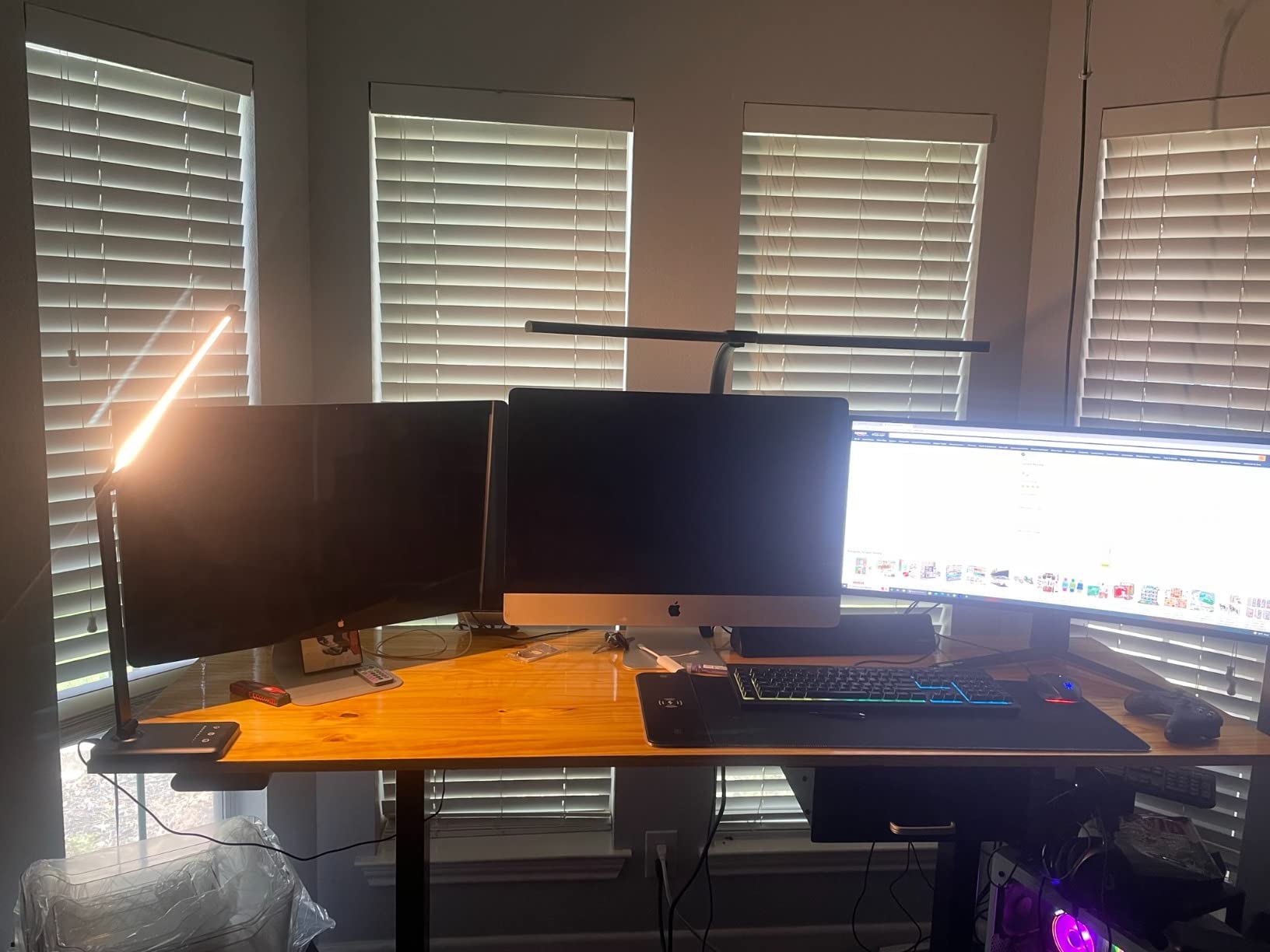 5/mo Finance LED TouchSensitive Desk lamp with USB Charging Port, 5