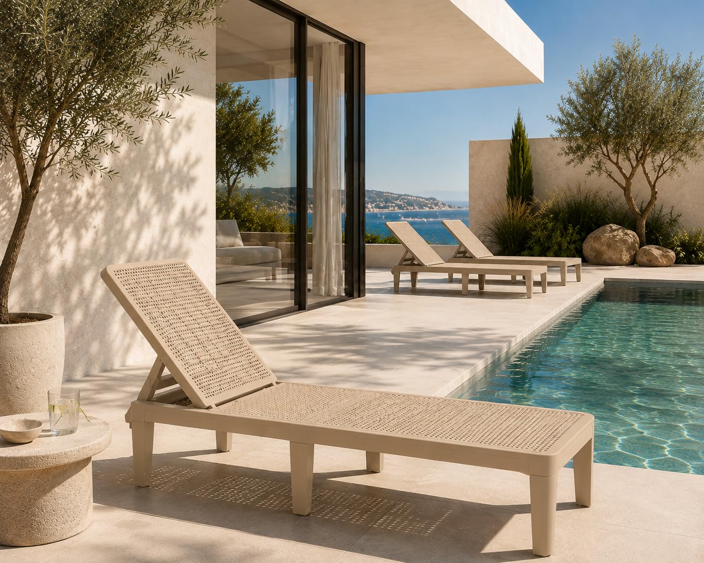 Kosmi - Tumbona de jardín de resina con respaldo ajustable - Tumbona exterior - Estructura resistente y fácil mantenimiento - Terraza, piscina y jardín (Beige)