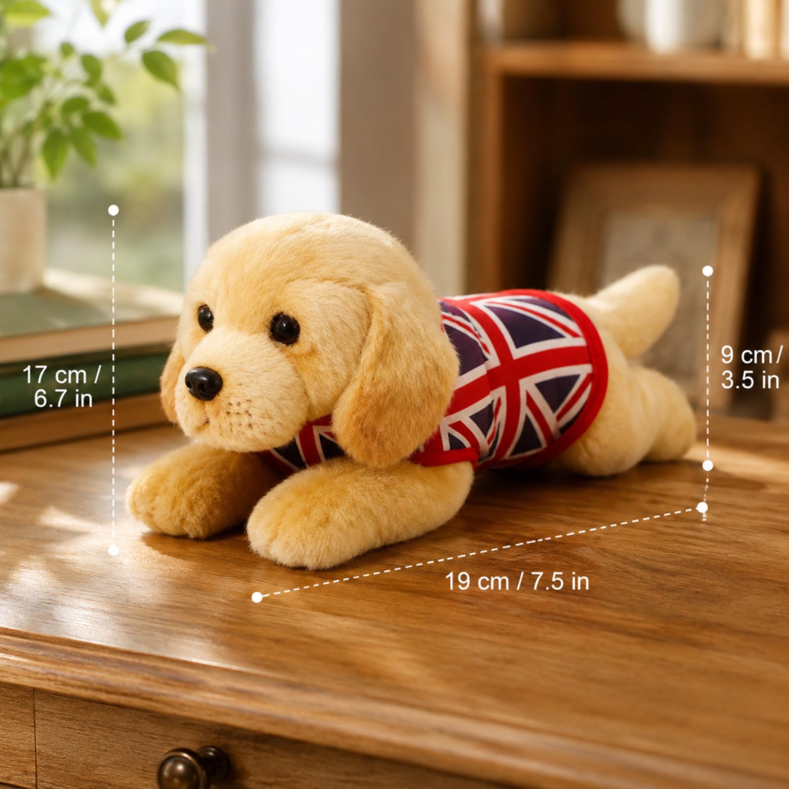 Labrador - Peluche per cani, con gilet Union Jack, realistico cucciolo dorato, morbida pelliccia sintetica e zampe ponderate, regalo souvenir britannico per gli amanti dei cani, 37 cm