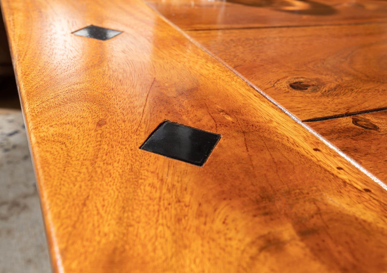 MASSIVMOEBEL24.DE | Oxford Couchtisch aus Akazienholz #428 im Kolonialstil - Honig lackiert | 110x60x40 cm | Massivholztisch Fernsehtisch Beistelltisch