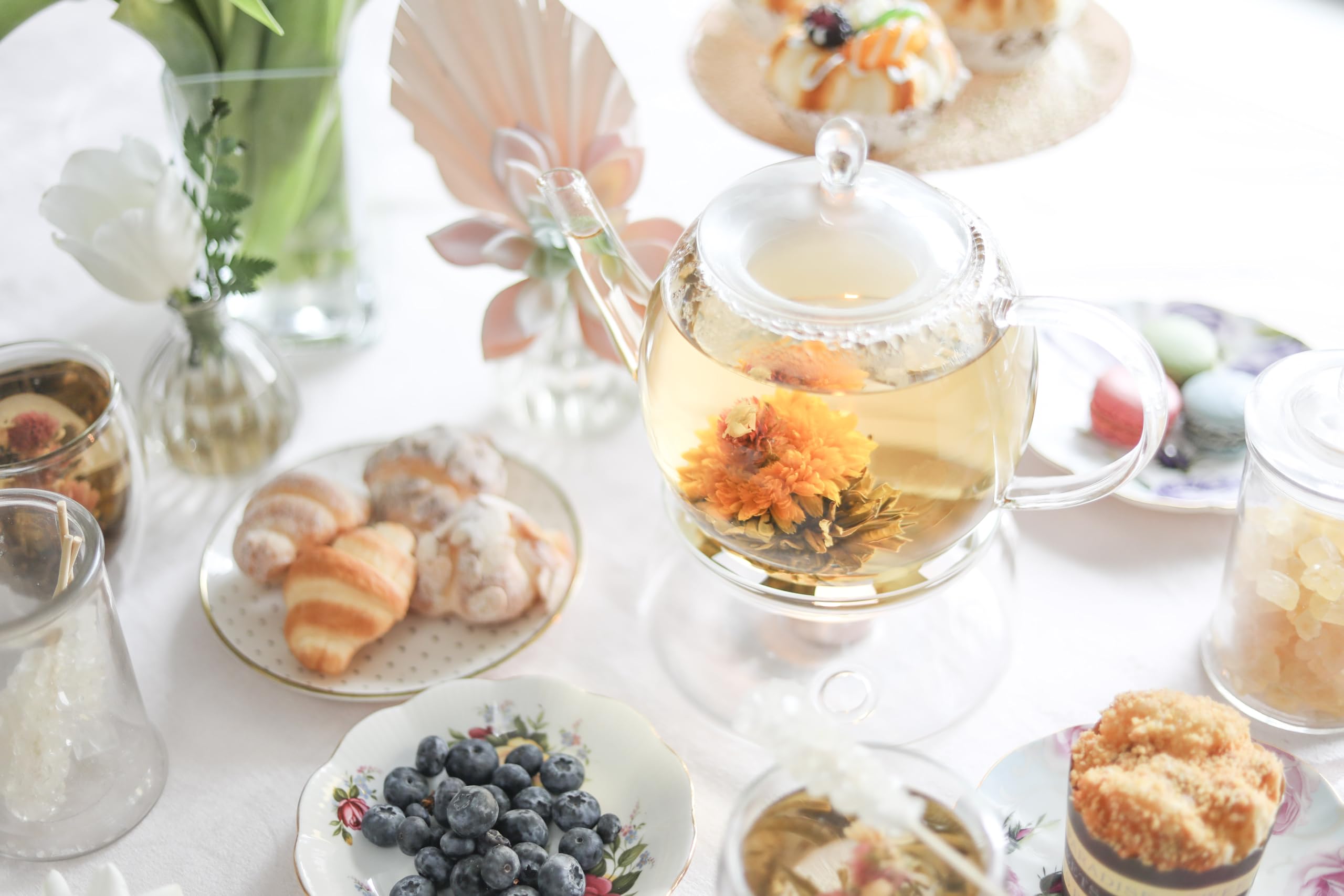 Teabloom Prager Teebereiter und Stövchen-Set aus Glas – großes Fassungsvermögen (1,275 ml) – hitzebeständige Teekanne aus Borosilikatglas mit abnehmbarem Tee-Ei aus Edelstahl – Herdplattensicherer