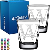 Vista 1 de Juego de 2 vasos de chupito personalizados para hombre, fondo negro, 2 onzas, grabados, regalo personalizado para cumpleaños, bodas, día del padre