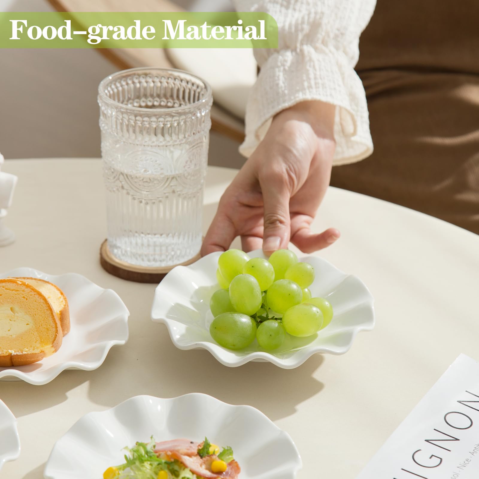 Lot de 18 assiettes en porcelaine de 15,2 cm, petites assiettes à dessert, assiettes à apéritif, service de vaisselle ondulée, passent au micro-ondes, au four et au lave-vaisselle, blanc