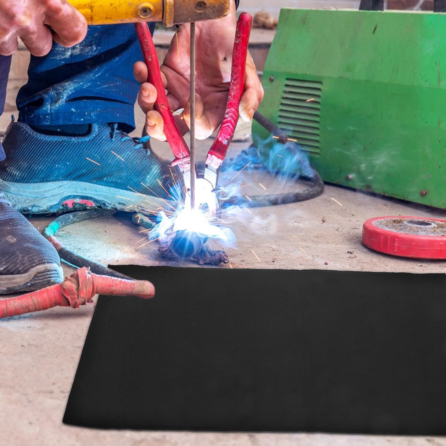 Fireproof Welding Blanket Polyester Heat Resistant Mat for Campfire and Outdoor Use Fire Retardant Welding Accessory Protective Blanket