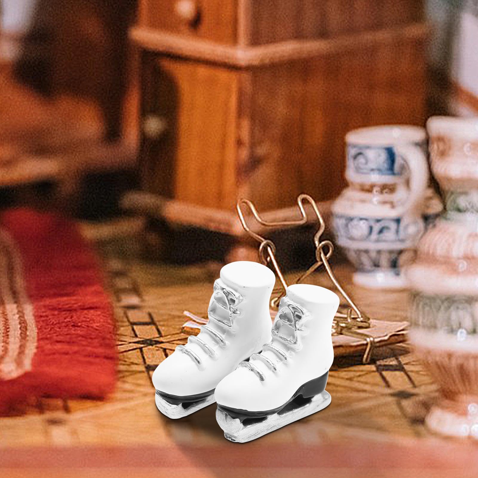 Patines De Ruedas En Miniatura, Modelo De Resina De Patines De Hielo Blancos | Zapatos con Ruedas Zapatos Deportivos de Invierno Accesorio en Miniatura a Escala 1:12 para Juegos de rol