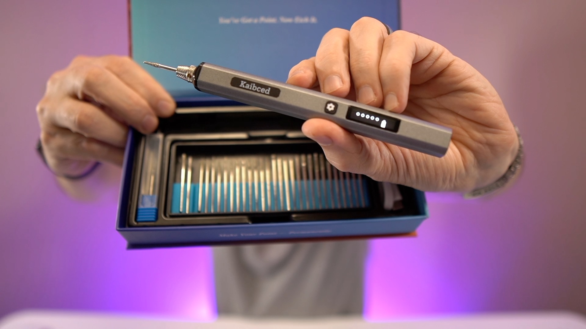 Compact Engraving Pen with Multiple Bits