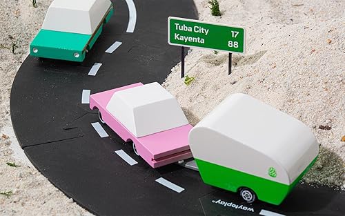 Miniatura 6 de Candylab Toys - CANDYCAR World Collection - Juguete de coche de madera hecho a mano de primera calidad - Sedán rosa