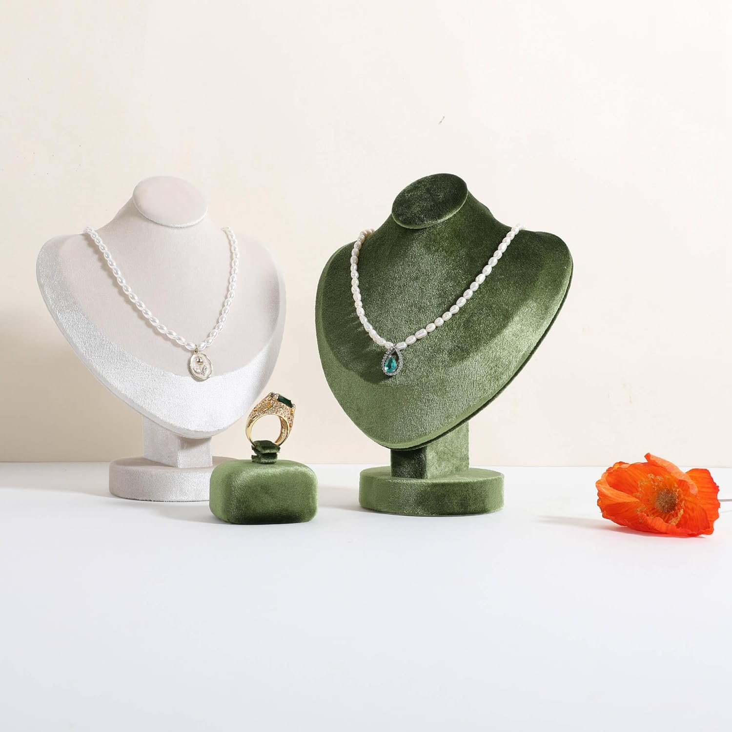 GemeShou Velvet Necklace display stand for Selling, Green Necklace Holder Stand, Cute Necklace Bust Jewelry Mannequin for Show【Green】