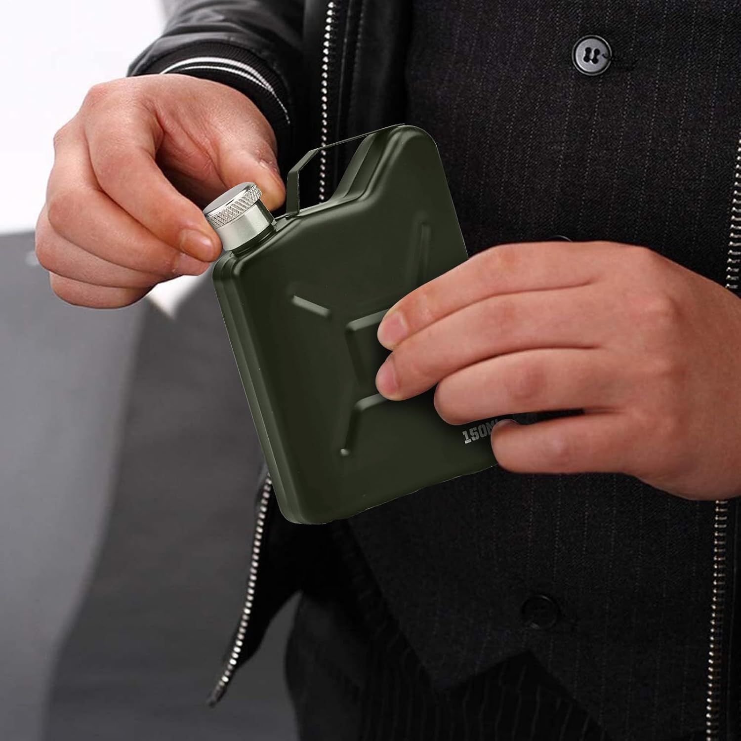 US発◇ショットグラスが収納できる「ステルスフラスコ」- アウトドア格安通販販売サイト／アウトドアMIX リキュールフラスコ、男性用リキュールフラスコ 150ml、漏れ防止ウィスキー容器 ステンレススチールワインバレル 旅行 キャンプ ト