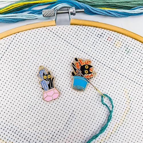 2 agujas de cactus traviesas en maceta, color negro, para punto de cruz, imanes de aguja para coser bordados y accesorios de costura, esmalte y