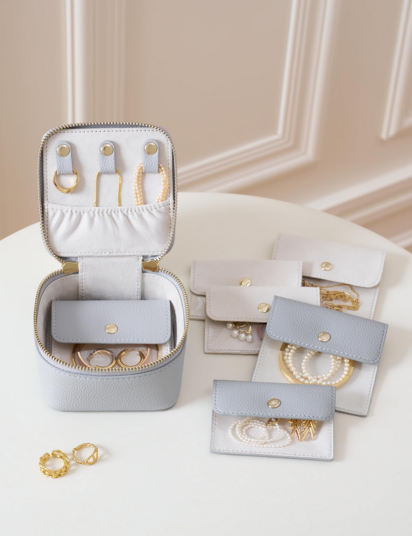Popvibe Kleines Schmuck-Reiseetui für Damen, Mini-Schmuckschatulle, Organizer für Reisen, mit 6 Schmuckbeuteln, kleine Schmucktaschen, Leder-Reisegröße, Schmuck-Organizer-Tasche für Ohrringe,