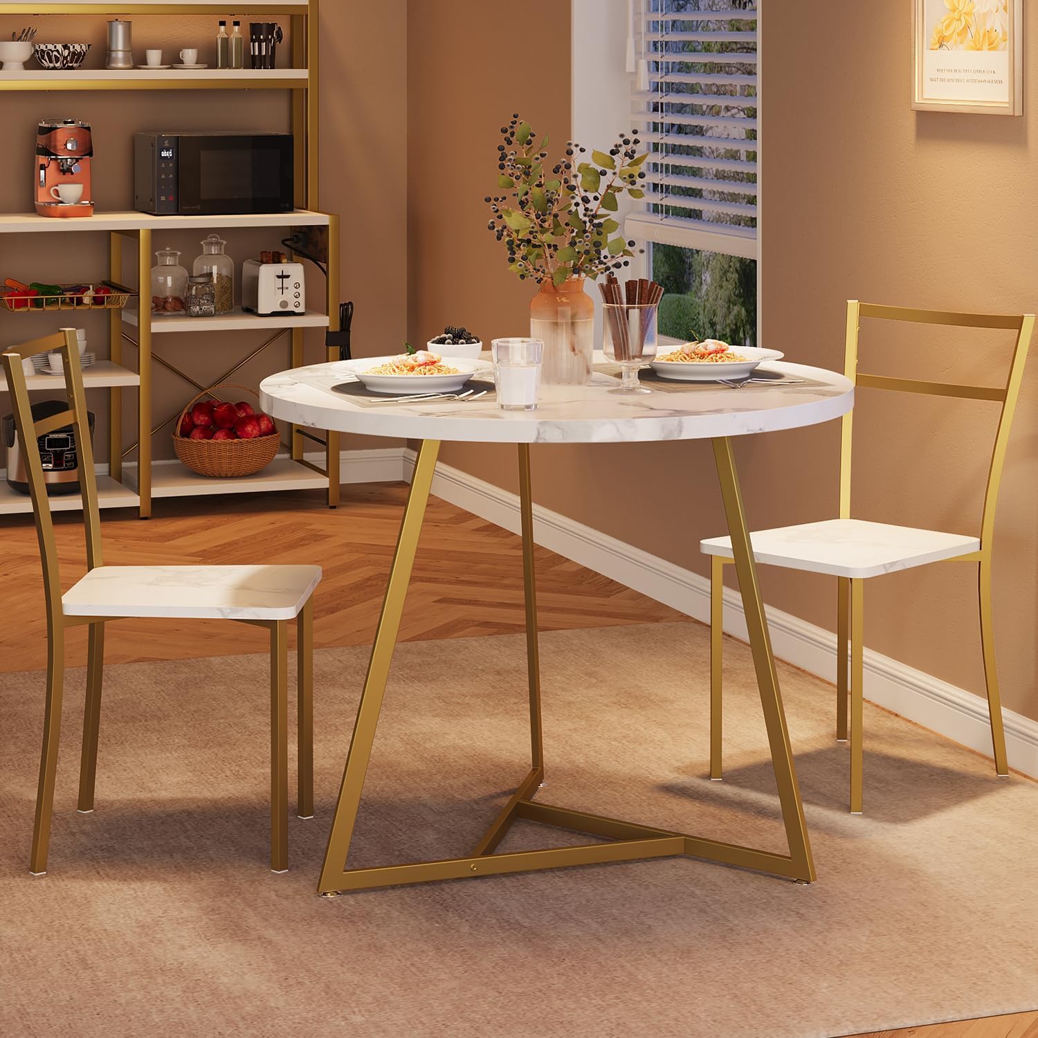 Garvee Mesa Comedor, Mesa de Comedor Redonda con Sillas, Estructura Principal Dorada y Superficie de Mármol Blanco, Ideal para Familia, Uso en Cocina y Salón Interior para Comidas Diarias