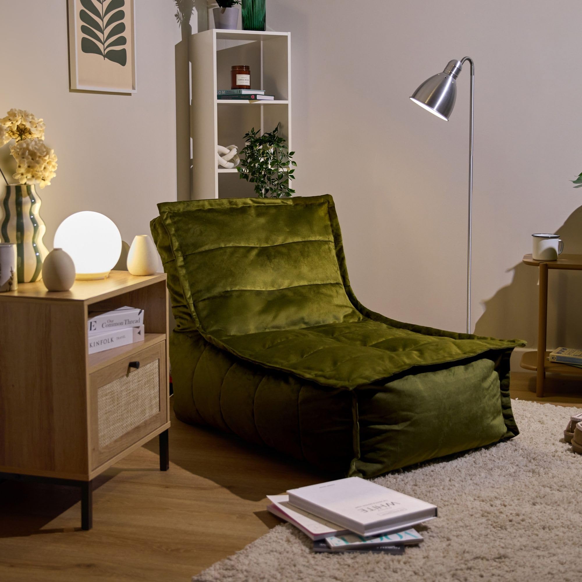 Icon Dolce Sitzsack-Liege für Erwachsene, Olivgrün, Flauschiger Samtstoff, Riesen Sitzsack Samt mit Füllung, Bean Bag Chair, Bequemer Sessel Wohnzimmer, Lounge, Schlafzimmer, Büro