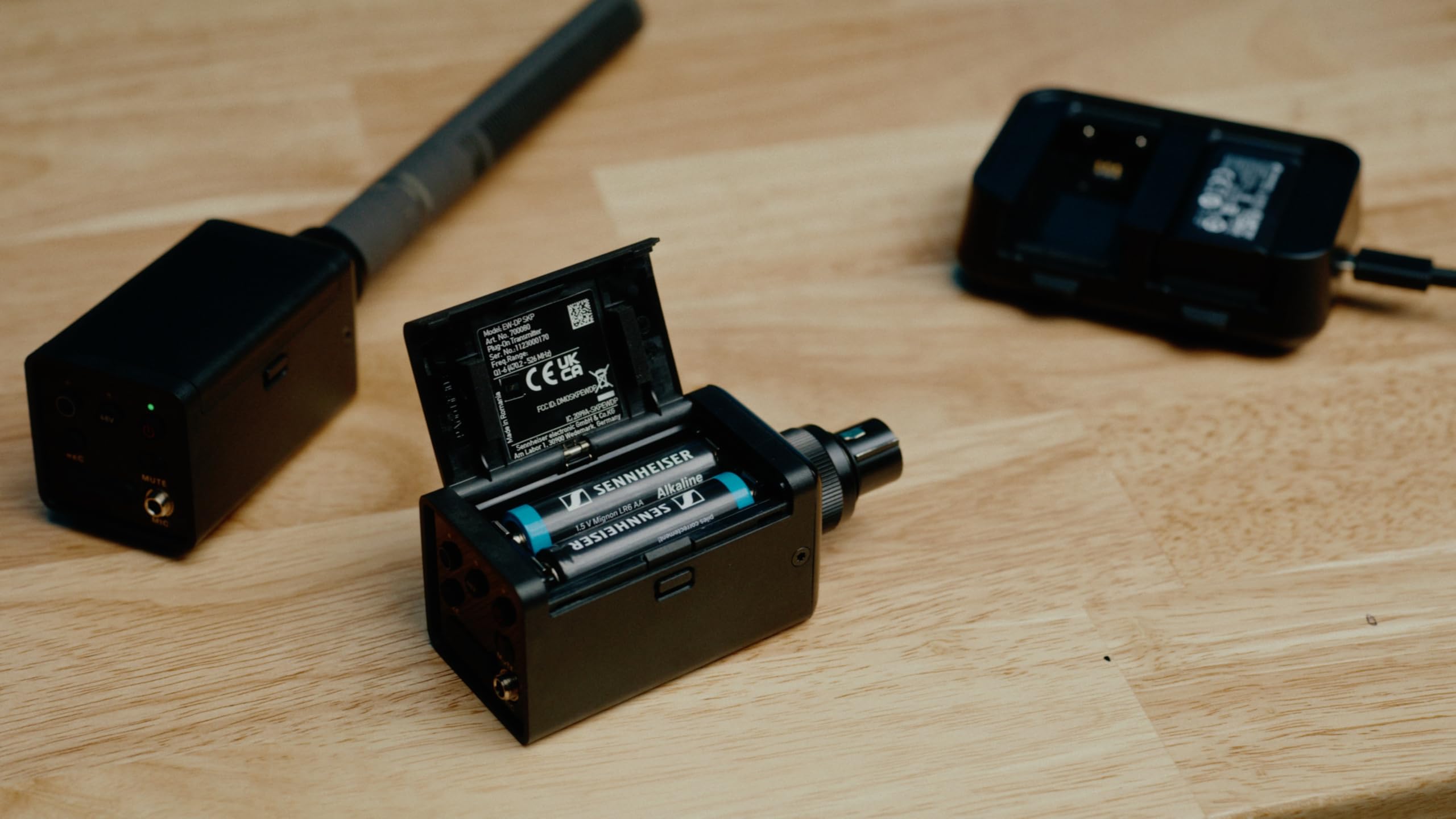 Sennheiser EW-DP SKP (U1/5) Émetteur numérique UHF XLR enfichable | Alimentation fantôme 48 V, Fente microSD et entrée Micro Lav 3,5 mm | pour systèmes EW-DP (700086)
