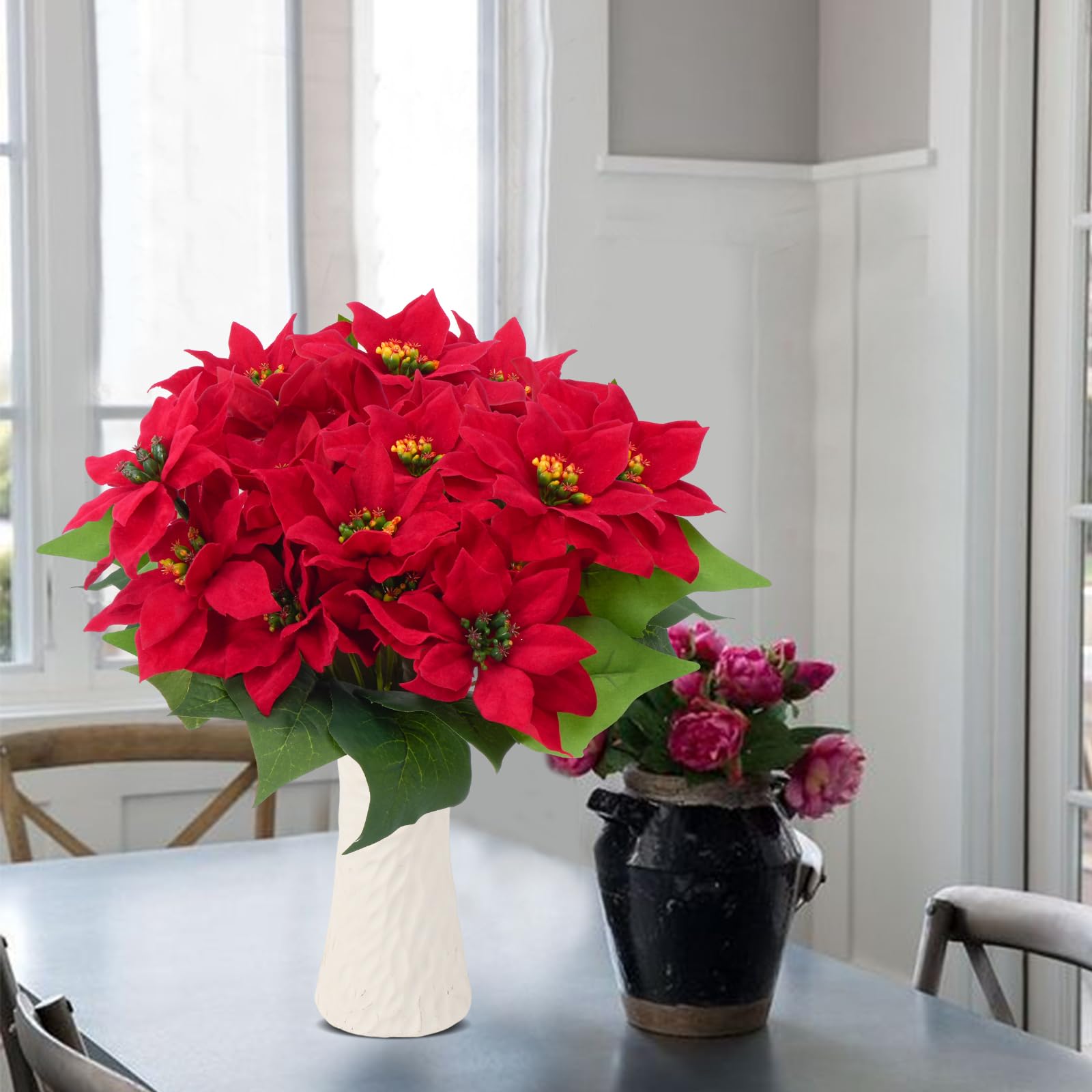 Disposizione Dei Rami Fiori Della Stella Di Natale E Dell'albero Di Natale Rossi Immagine Stock