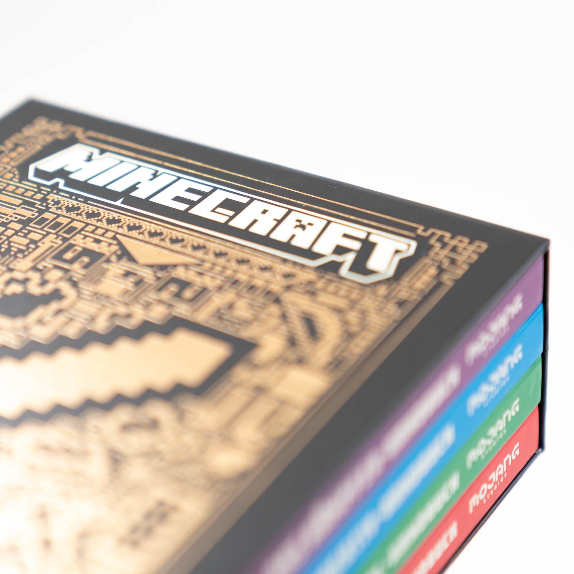 Minecraft Die offiziellen Handbücher zum Spiel: Das ultimative Geschenkset im Schuber für Minecraft-Fans mit 4 Handbüchern von den Machern des Spiels (Minecraft Handbuch)