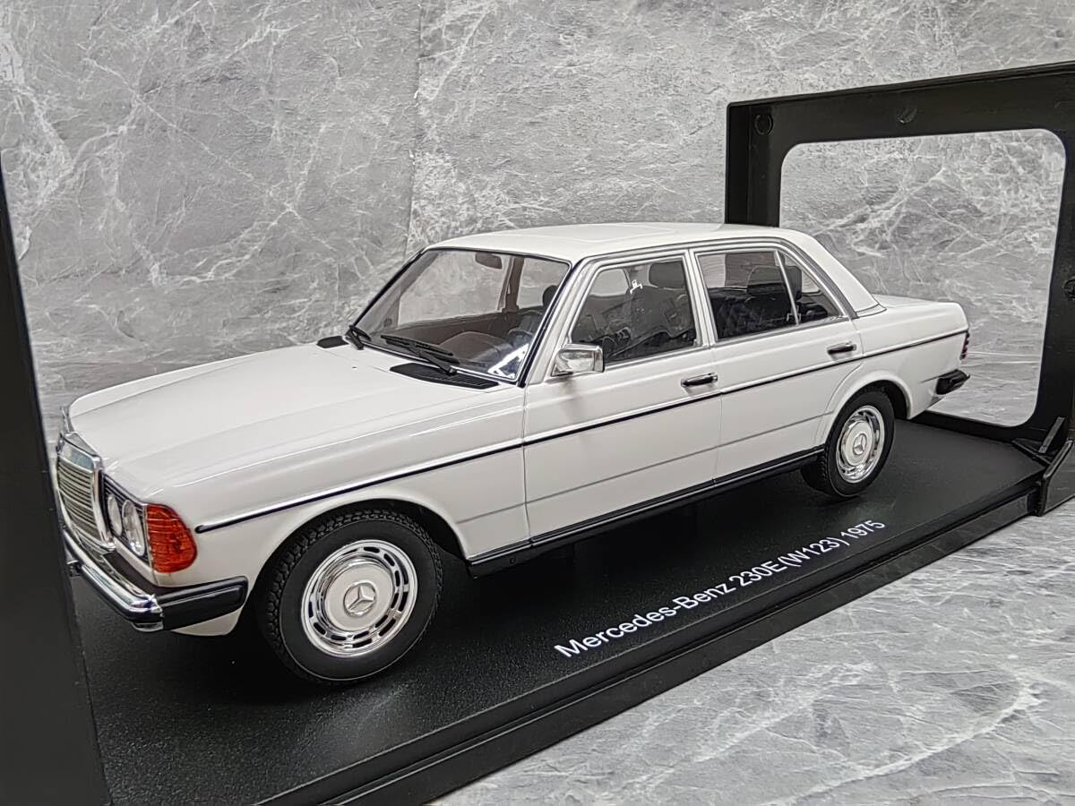 Amazon.co.jp: KK 1/18 ベンツ 230E W123 1975 : ホーム＆キッチン