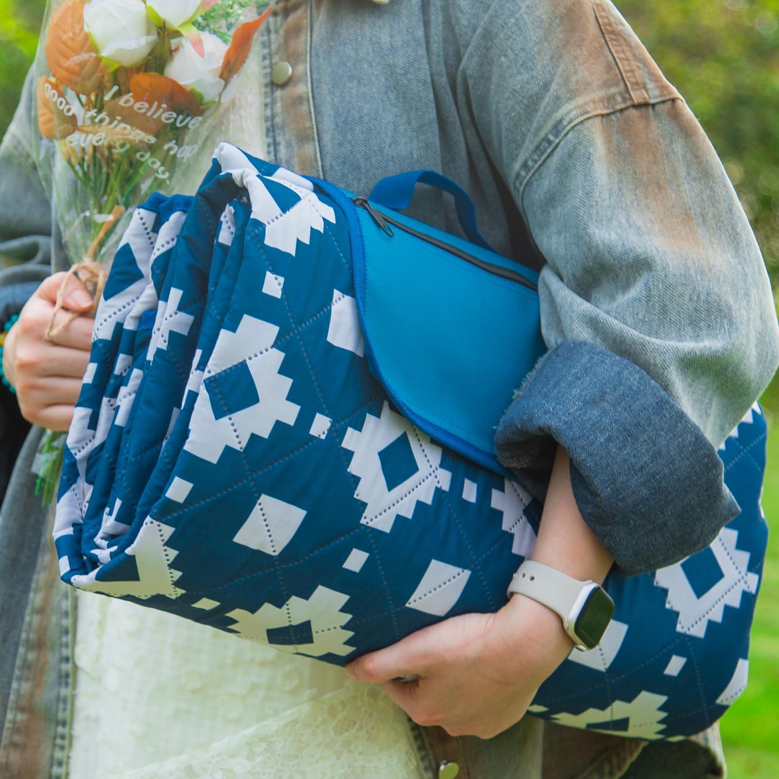 OESSUF Picnic Blanket Waterproof 200x200cm, Extra Large 3-Layer Thicking Beach Blanket Outdoor Camping Blanket Machine Washable Foldable Picnic Mat Blue