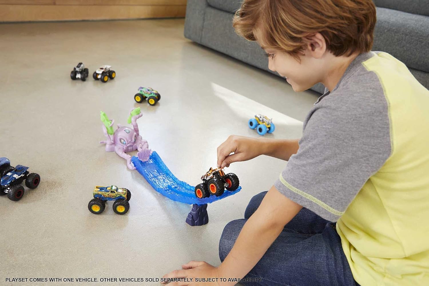 Hot Wheels Monster Trucks Octo-Slam Hero Playset with 1:64 Scale Die-cast Tiger Shark Vehicle, 2 Crushable Cars & Launcher, Gift for Kids Ages 3 to 8 Years Old