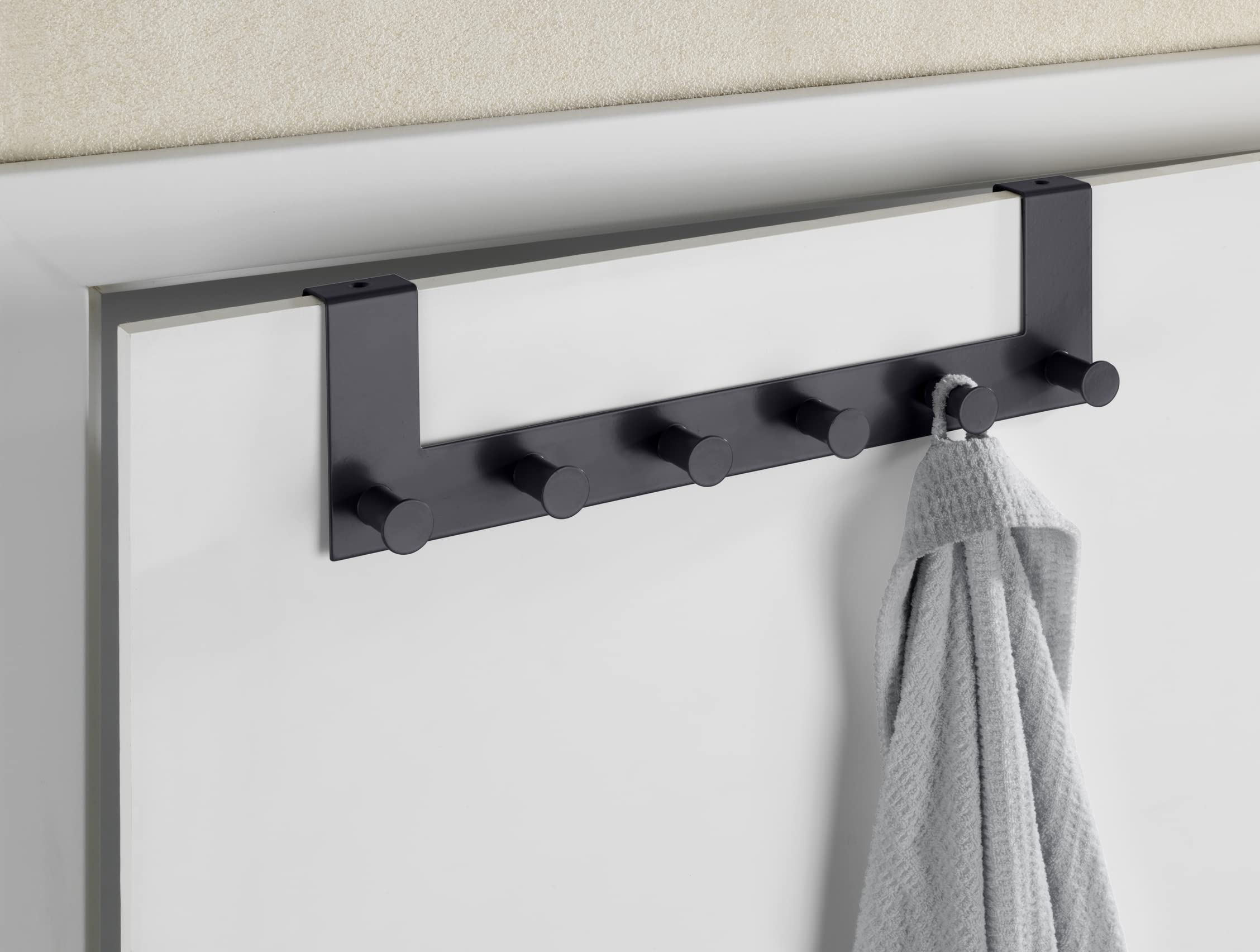 WENKO Garderoba na drzwi Celano, listwa z haczykami z 6 hakami ze stali lakierowanej do drzwi o grubości do 2 cm, ciężka jakość, 39 x 11 x 5,5 cm, czarna