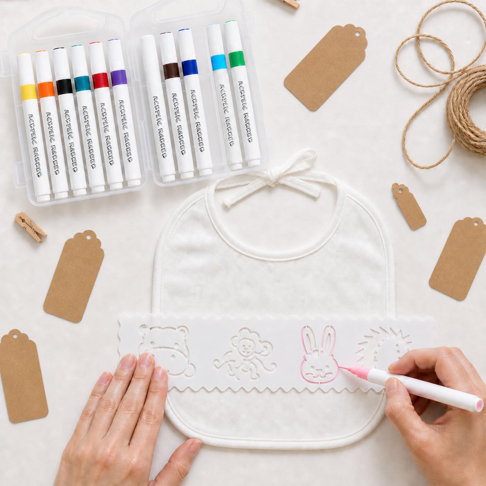 Juego de 81 piezas para baby shower, body para pintar y babero para bebé para pintar blanco, 6 bodys para bebés de 0 a 3 meses, 6 baberos de 24 x 20 cm, 12 lápices textiles, 16 plantillas, juegos de