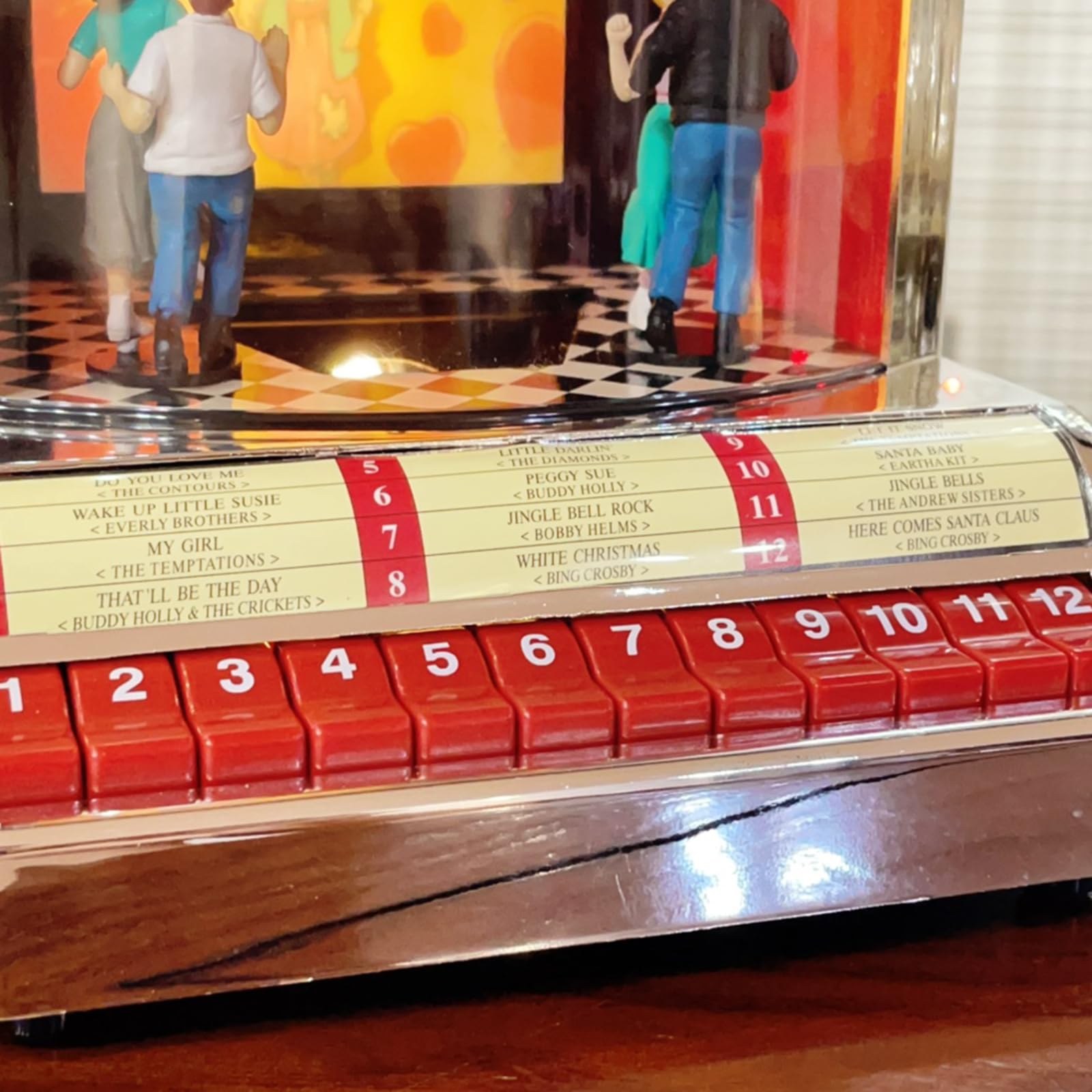 Jukebox retrò con altoparlante integrato e design classico anni '50, riproduce 12 canzoni con presentazioni sincronizzate