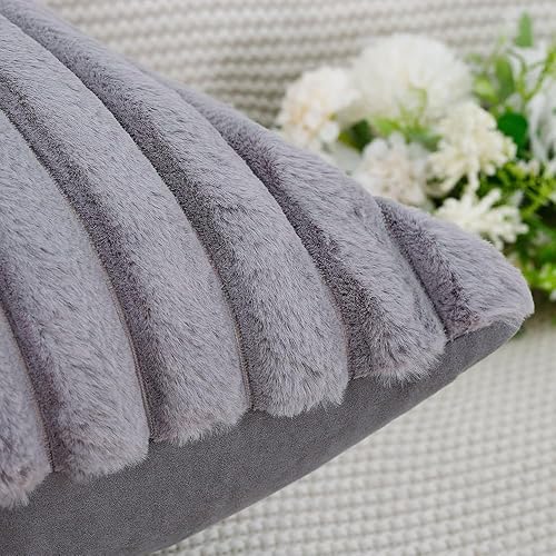 Miniatura 5 de MADIZZ Juego de 2 fundas de cojín decorativas de felpa de lana sintética de 18 x 18 pulgadas, color gris, esponjosas, suaves a rayas, funda