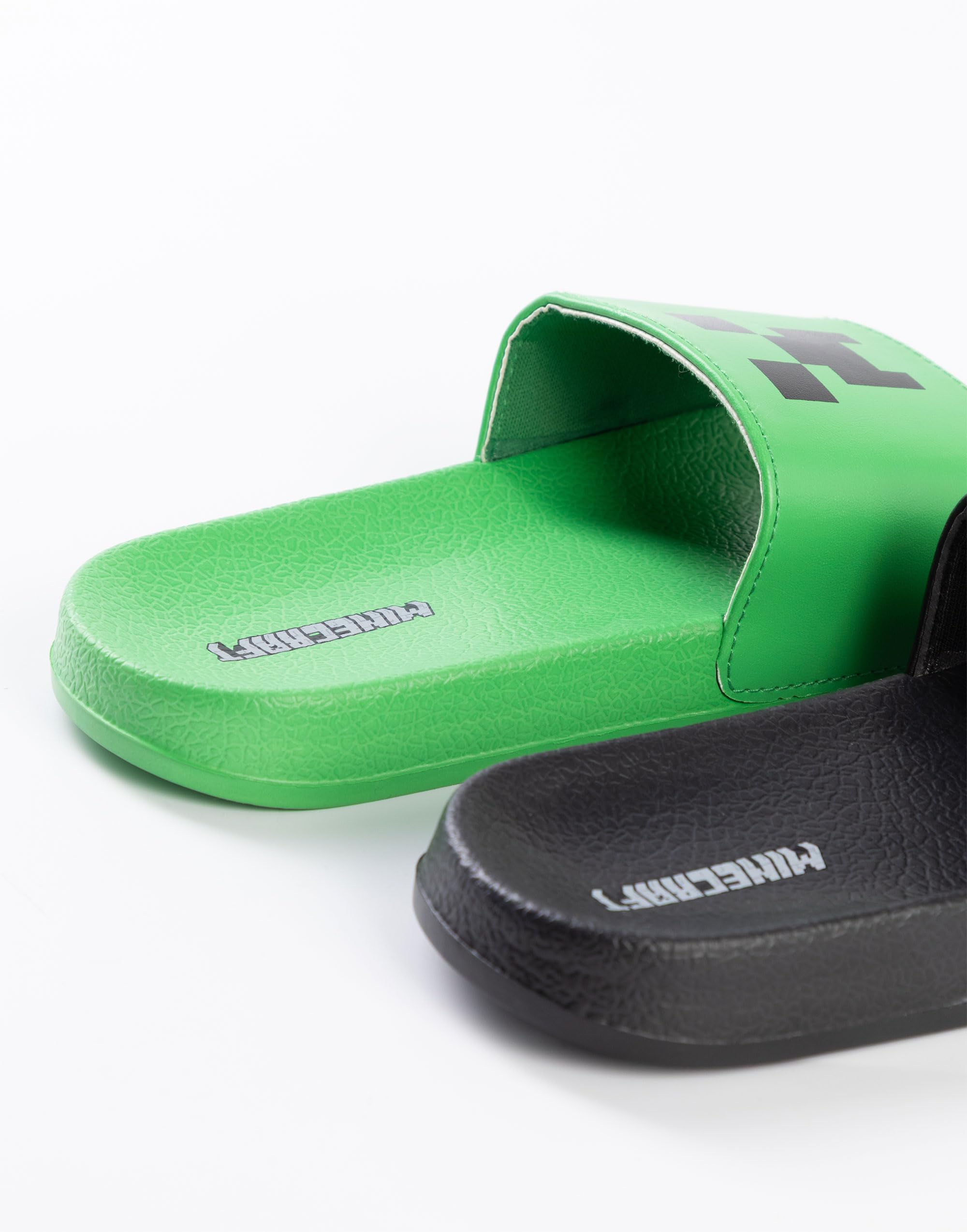 Minecraft Claquettes Creeper et TNT vertes et noires | Chaussures décontractées pour garçon | Lot de 2 claquettes avec visage de Creeper et élément de jeu TNT | Produits dérivés