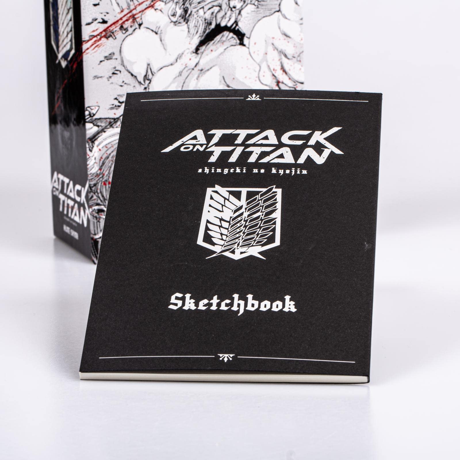 Attack on Titan, Bände 26-30 im Sammelschuber mit Extra: Fantasy-Action-Manga ab 16 Jahren über den Kampf gegen menschenfressende Titanen