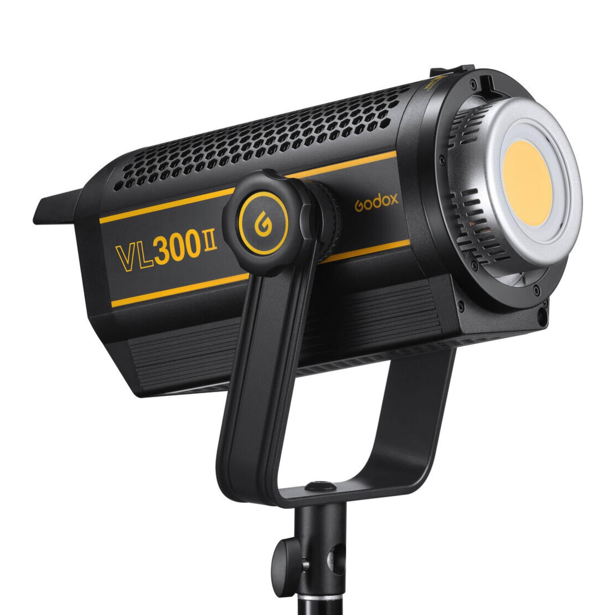 Amazon | 【国内正規品】Godox VL300II 大光量LEDビデオライト 300W