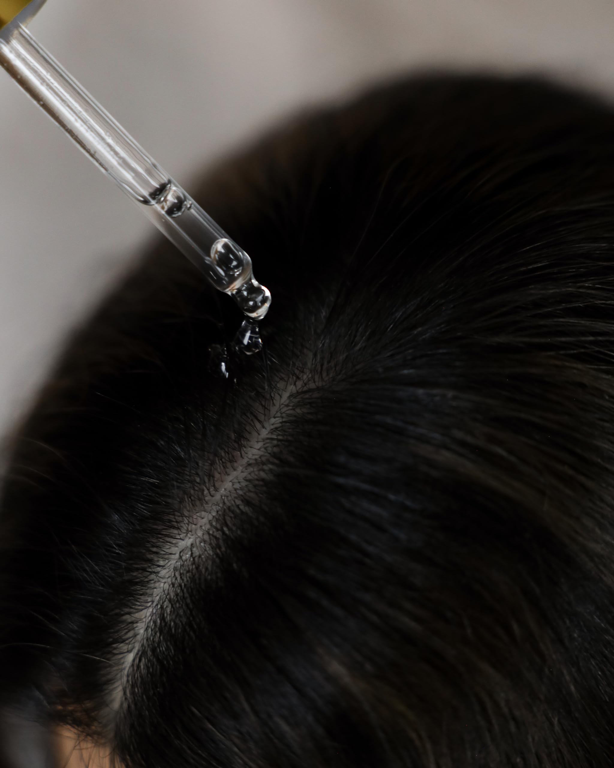 Haarserum für Fülle & Wachstum - Vegan & 100% natürlich, Klinisch Erprobter Wirkstoff mit Koffein, 50 ml - Stimuliert Haarwachstum, Reduziert Haarausfall, Dermatologisch Getestet