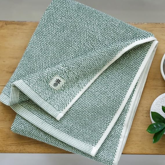 Cariloha Two Toned Bath Towel |Oasis Green | 28x54 | Turkish Cotton & Viscose Material Blend | Extra Smooth, Odor Resistant and Highly Absorbent