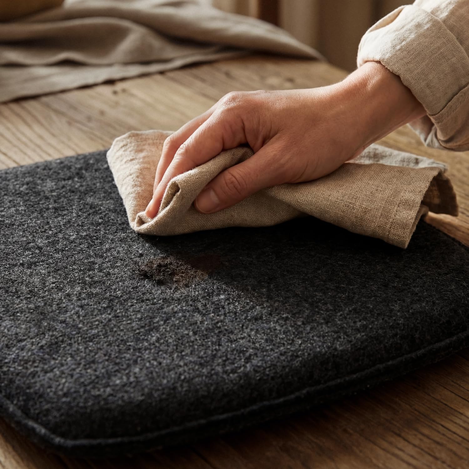 Sitzkissen Filz Eckig aus Wollfilz - Made in Germany - Stuhlkissen mit Wolle für EIN angenehmes Sitzgefühl