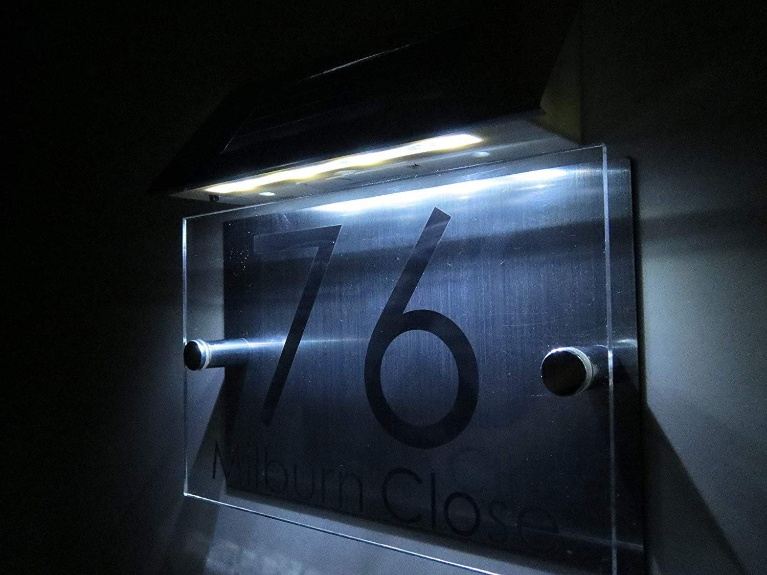 Hausnummer, personalisierbar, moderner Solar-Leuchtturm, Türschild Nr. 1-9999, Straßenname, LED-Türlandung, digital (Farbe: klar) (transparent, 200 x 140 mm)