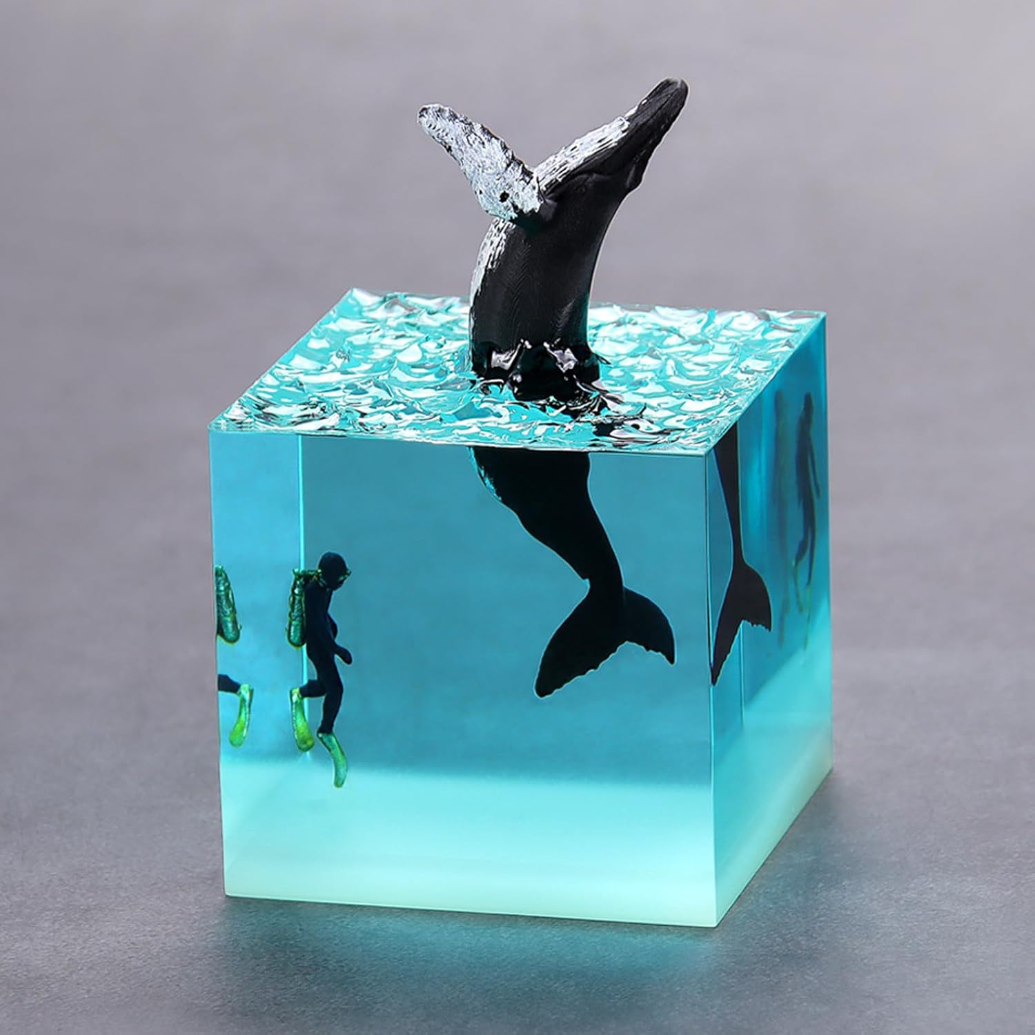 Shark Diver Night Light, Resin Shark Lamp, Handmade Resin Shark Lamp, Desktop Whale Shark and Diver Resin Ornament for Room Decoration, Creative Gift for Family and Friends