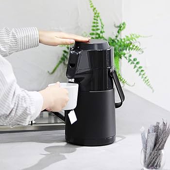 壺 砥部焼 亀田緑光の白磁壺です